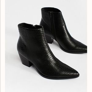 COCONUTS BY MATISSE Vegan Going West Boot Black S7